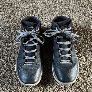 Selling these curry under armour shoes worn a fair amount of times still great